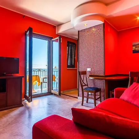 Hotel apartamentowy Miramare 2*